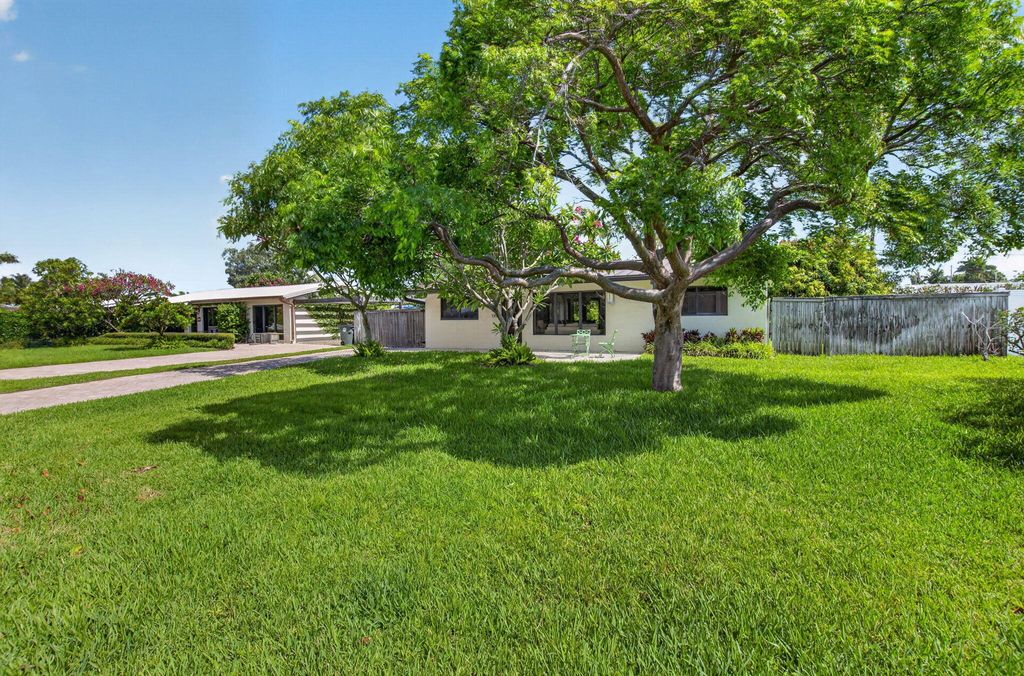 Photo of 115 NW 7th Street, Boca Raton, FL 33432 (MLS # B26041372)