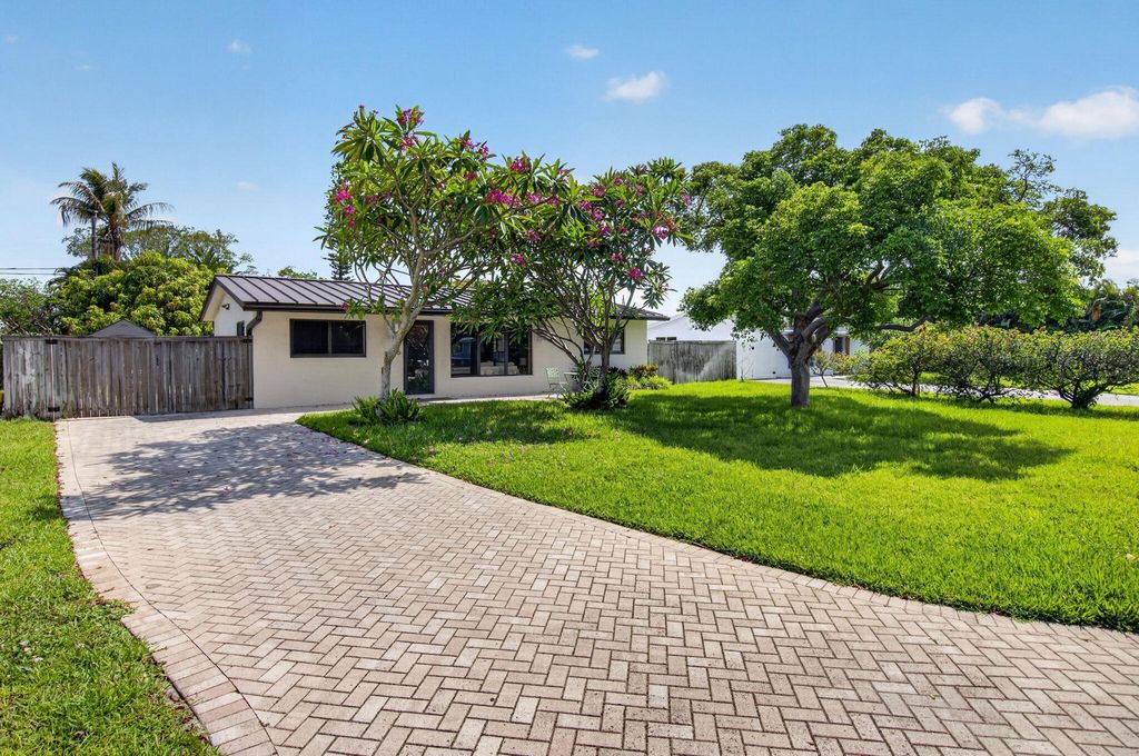 Photo of 115 NW 7th Street, Boca Raton, FL 33432 (MLS # B26041372)