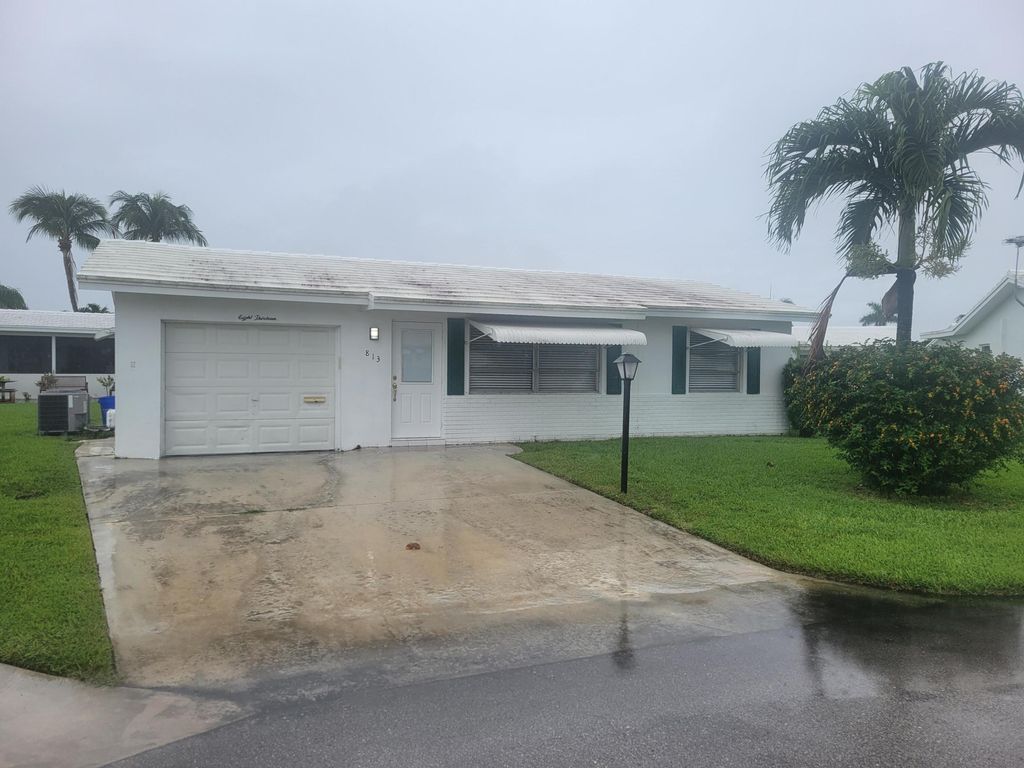 Photo of 813 SW 8th Avenue, Boynton Beach, FL 33426 (MLS # R11030158)