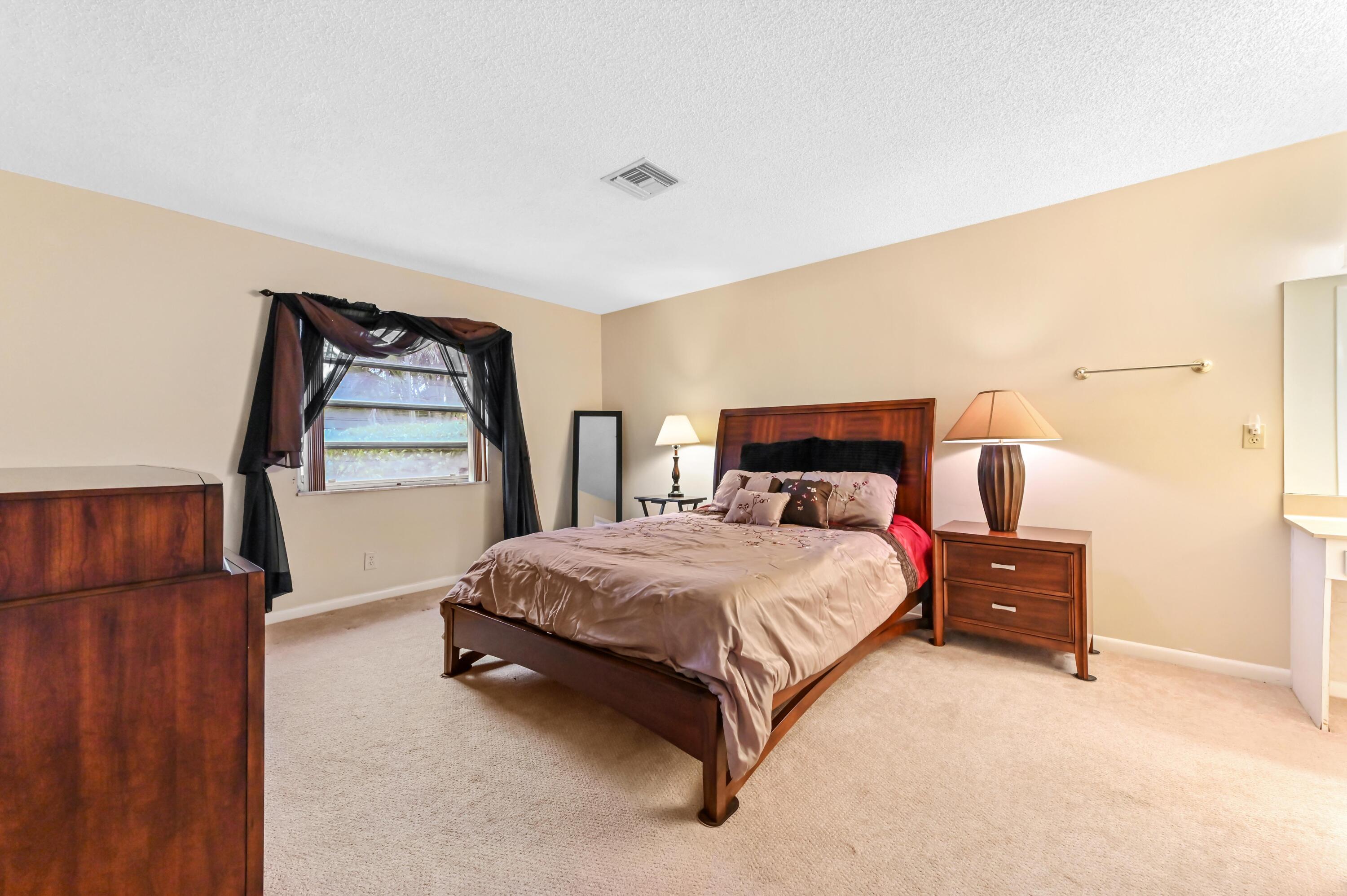 PALM GREENS - Residential