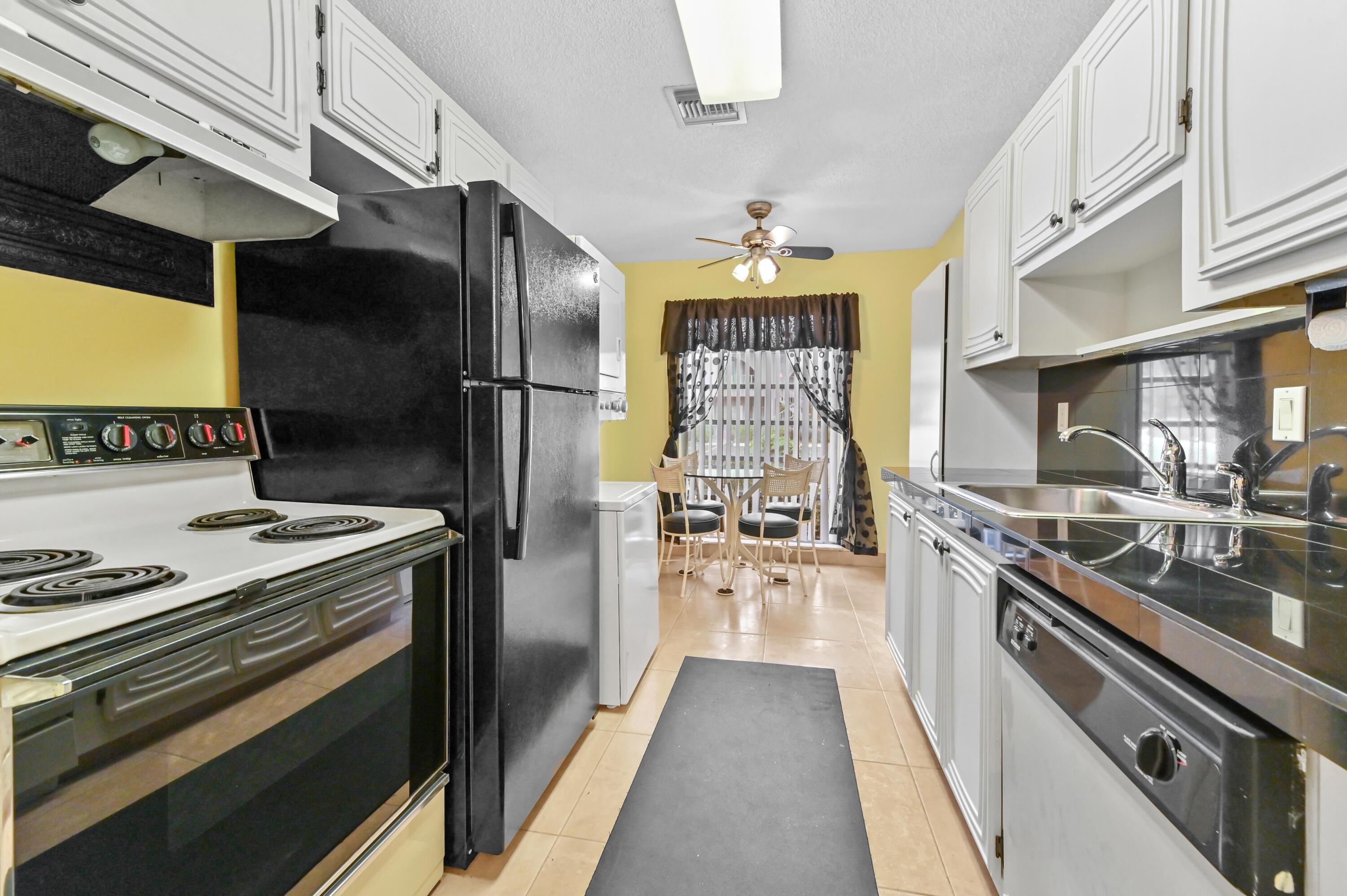 PALM GREENS - Residential