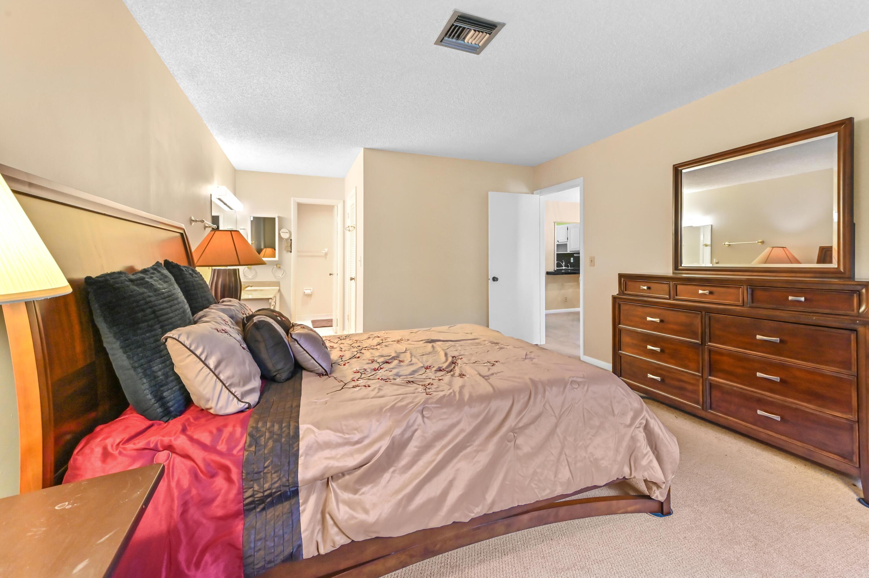 PALM GREENS - Residential