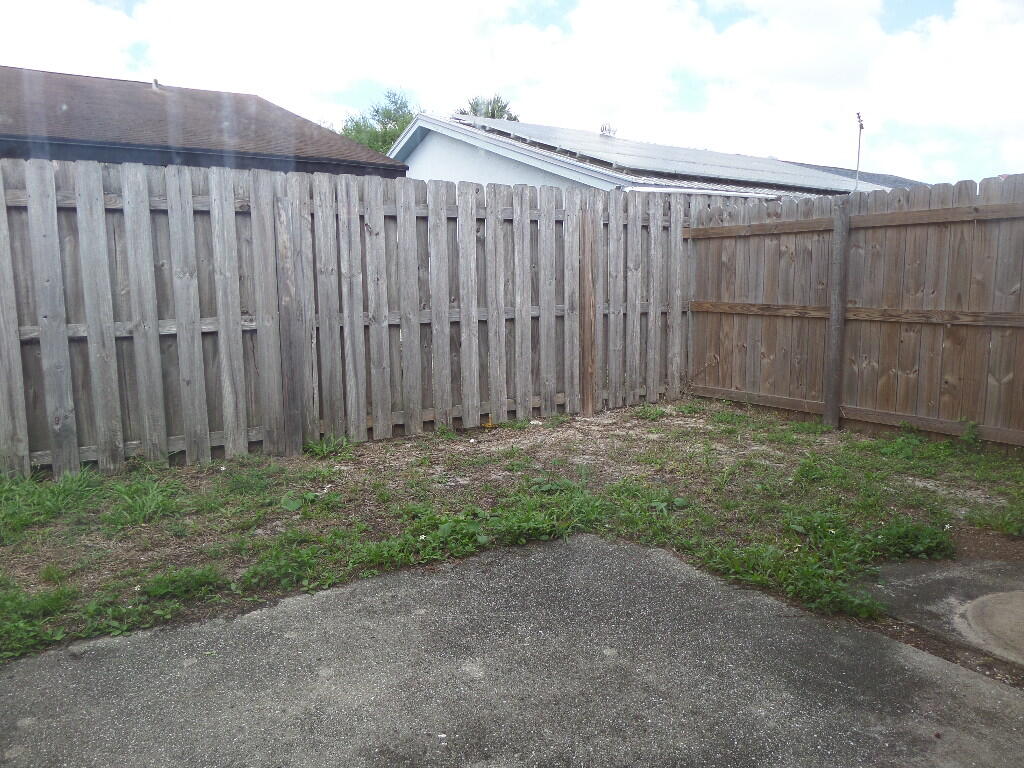 PARKWAY VILLAGE - Residential Lease