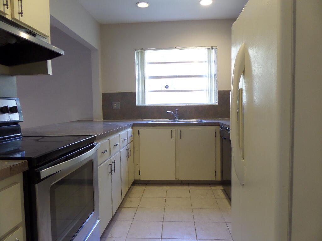 PARKWAY VILLAGE - Residential Lease