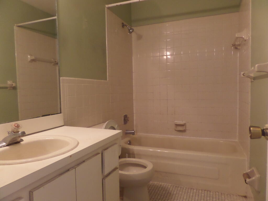 PARKWAY VILLAGE - Residential Lease