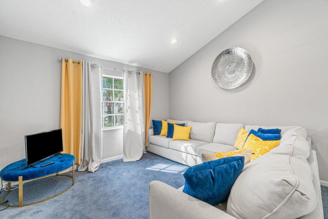 GREENS AT BOCA GOLF AND TENNIS CLUB - Residential