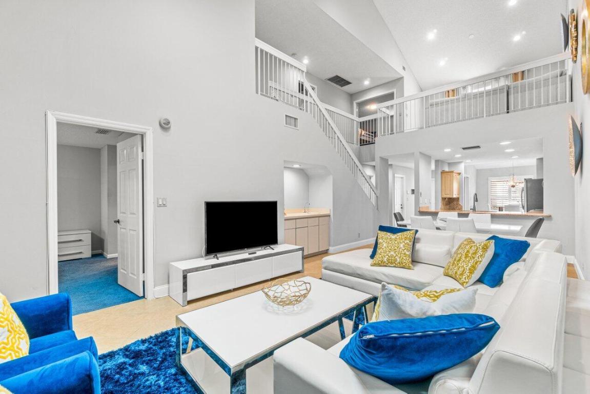 GREENS AT BOCA GOLF AND TENNIS CLUB - Residential