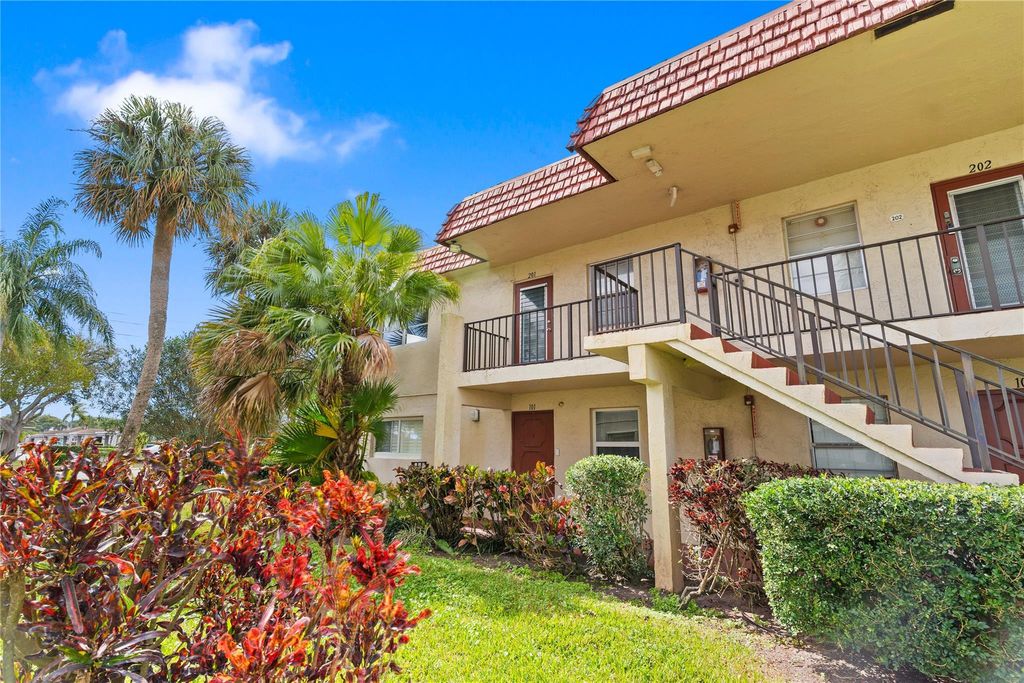 Photo of 1 Abbey Lane #201, Delray Beach, FL 33446 (MLS # F10556327)
