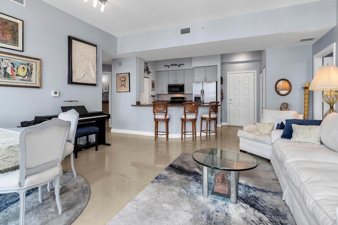 RADIUS CONDO - Residential