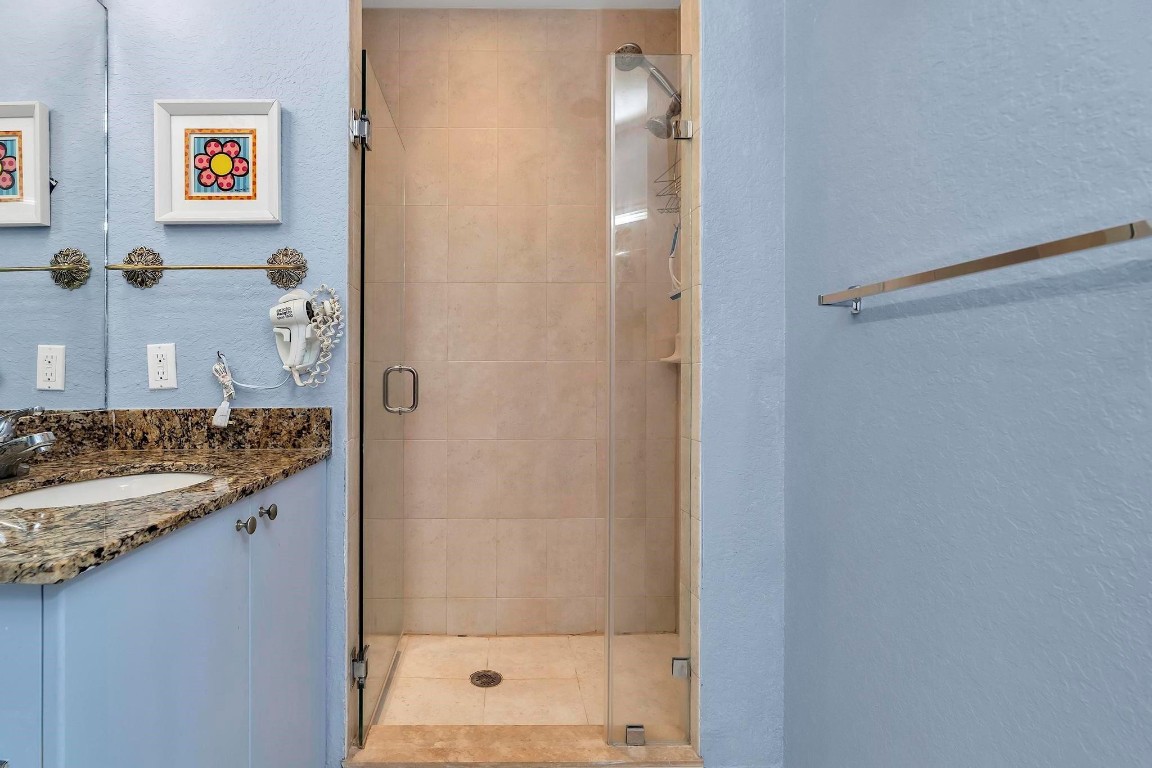 RADIUS CONDO - Residential