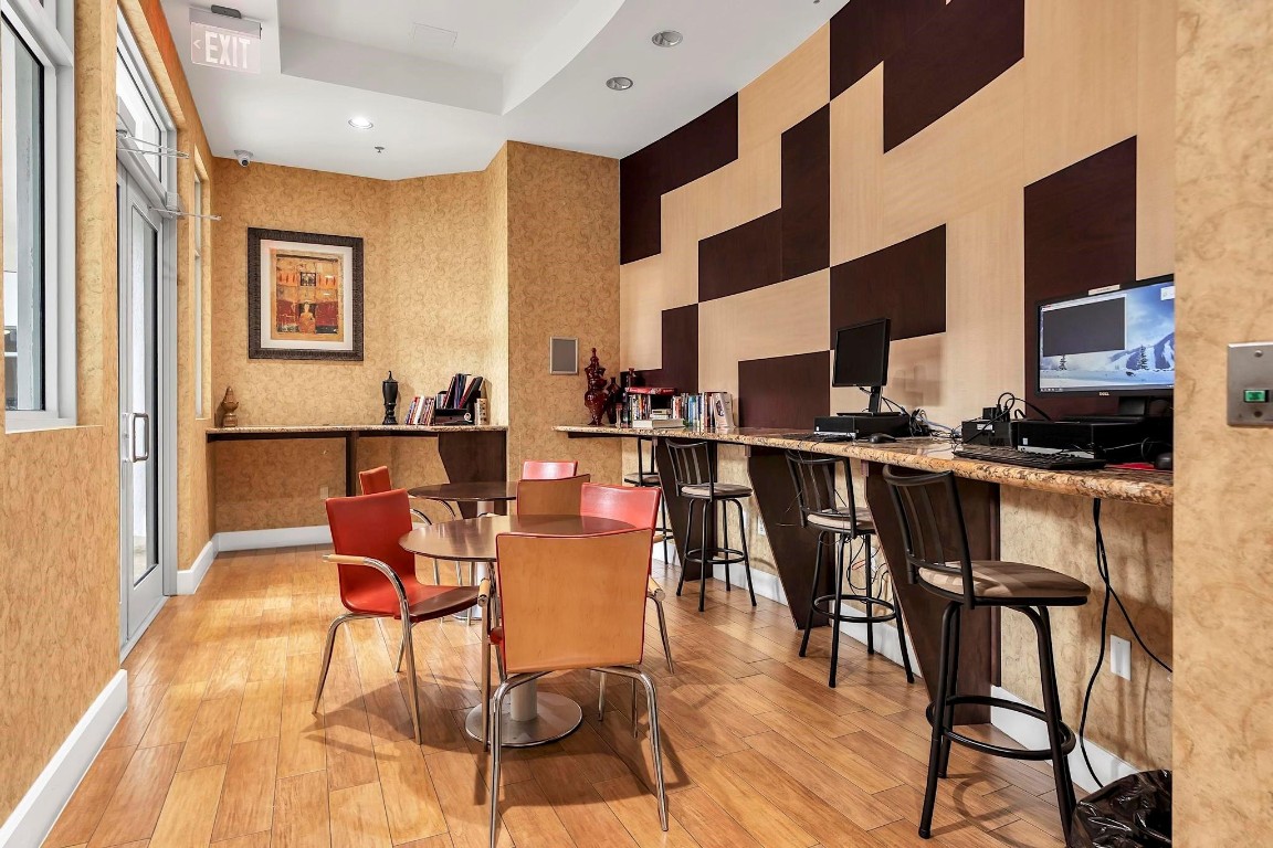 RADIUS CONDO - Residential