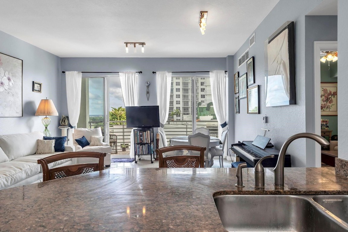 RADIUS CONDO - Residential