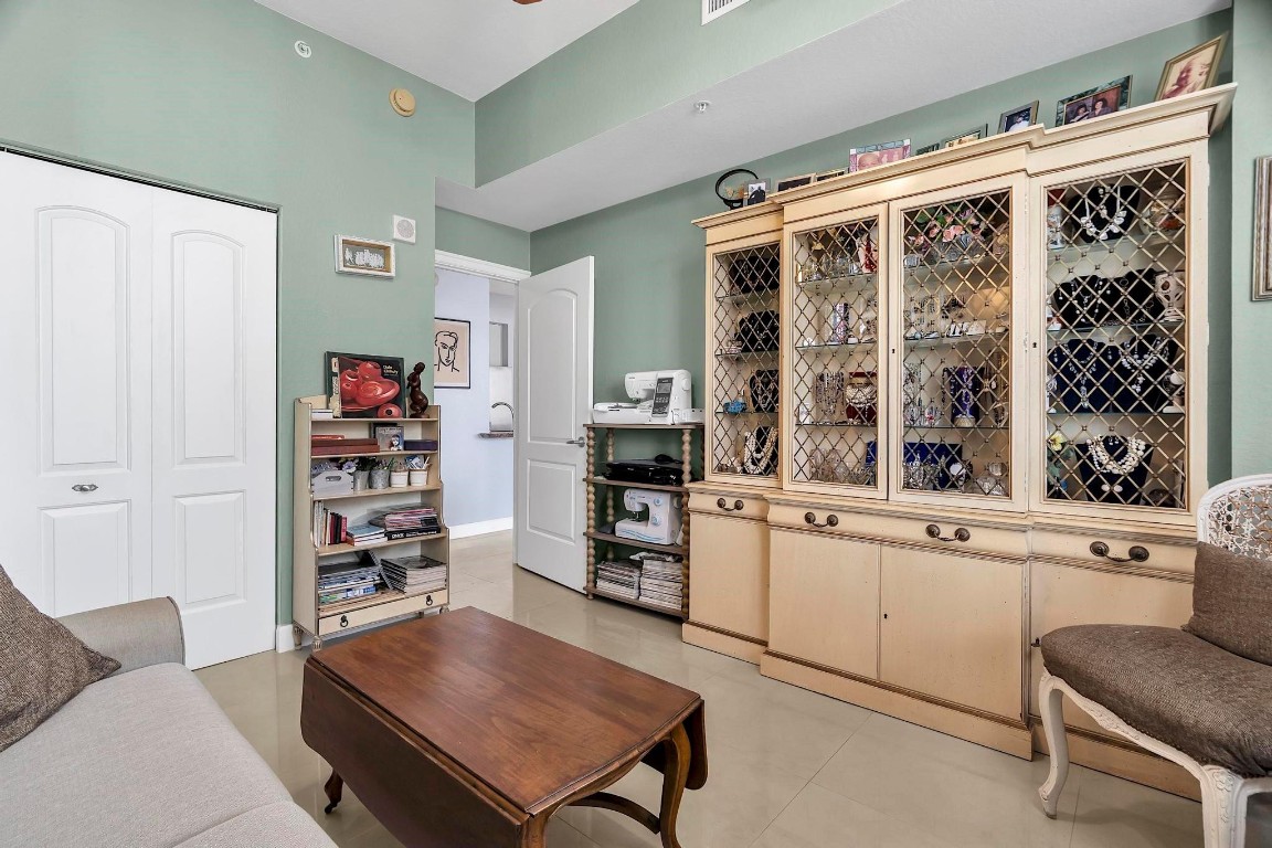 RADIUS CONDO - Residential