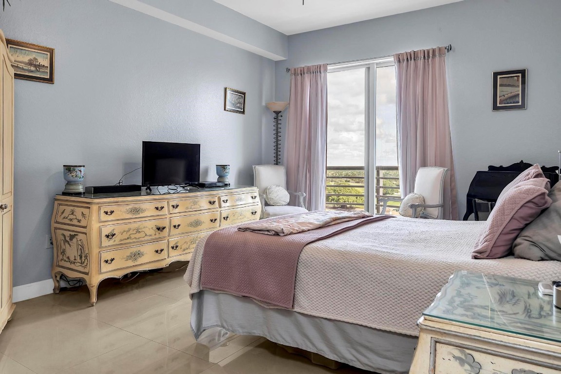 RADIUS CONDO - Residential