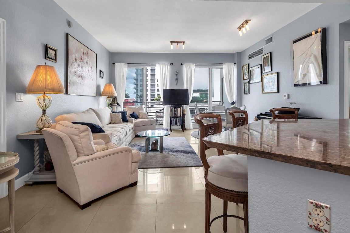 RADIUS CONDO - Residential