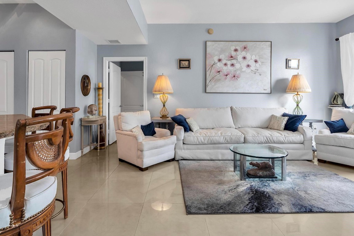 RADIUS CONDO - Residential