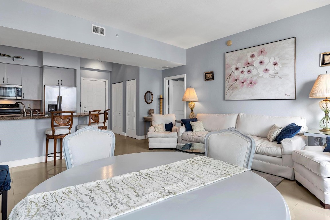 RADIUS CONDO - Residential