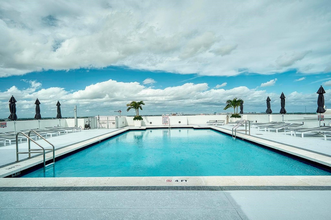 RADIUS CONDO - Residential