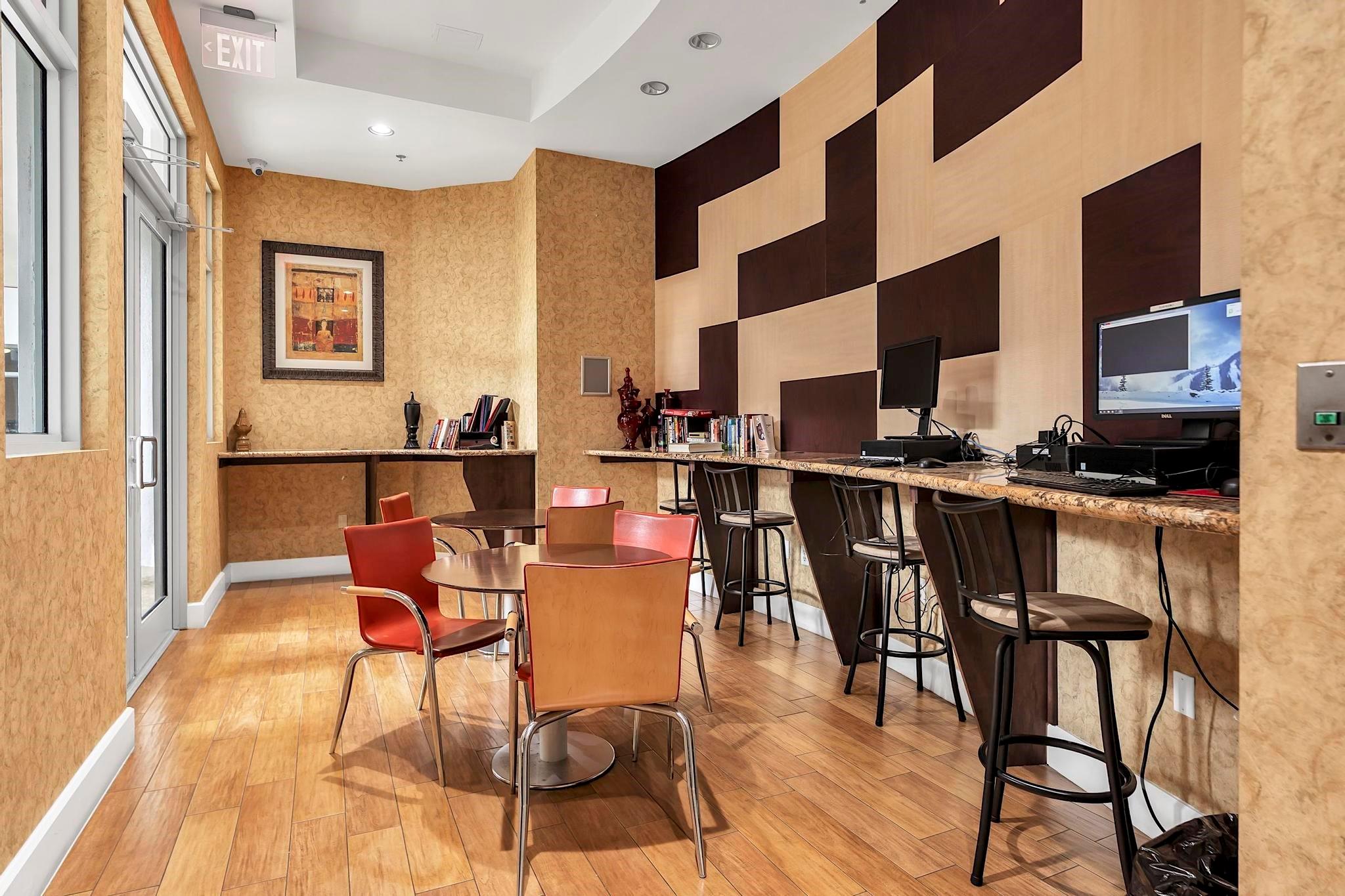 RADIUS CONDO - Residential