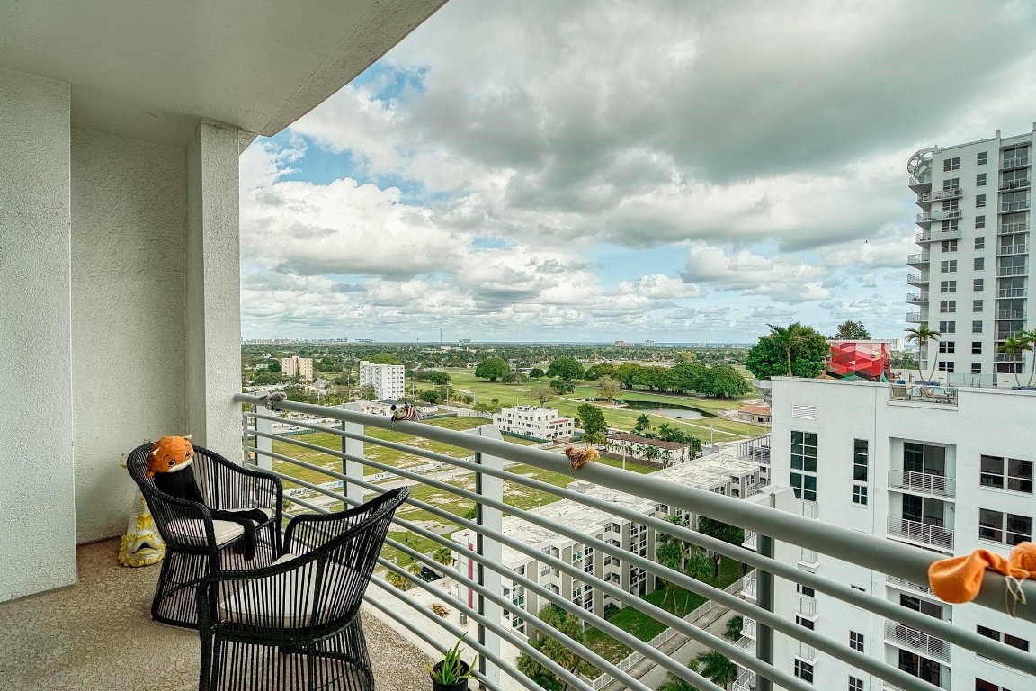 RADIUS CONDO - Residential