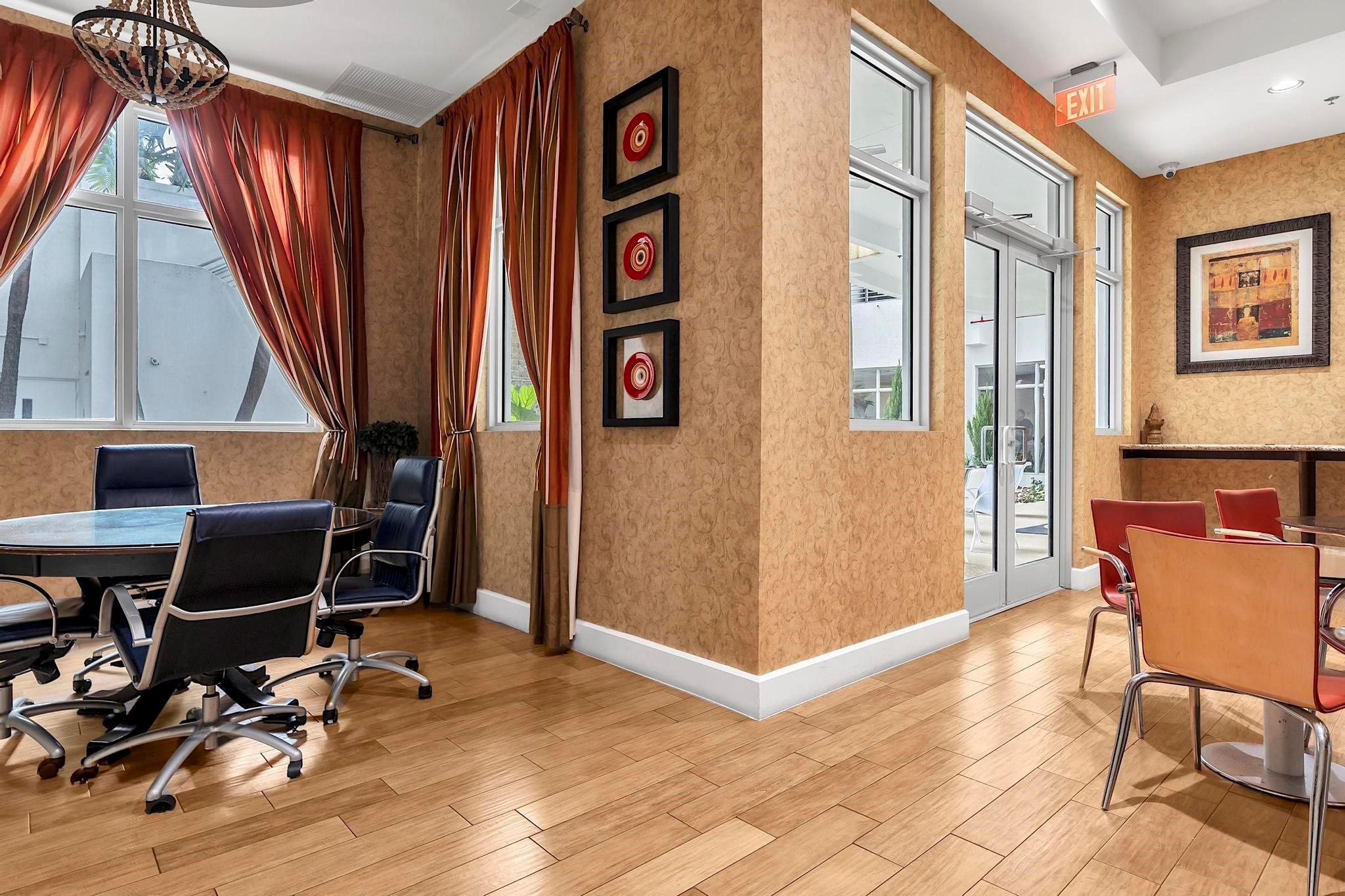 RADIUS CONDO - Residential