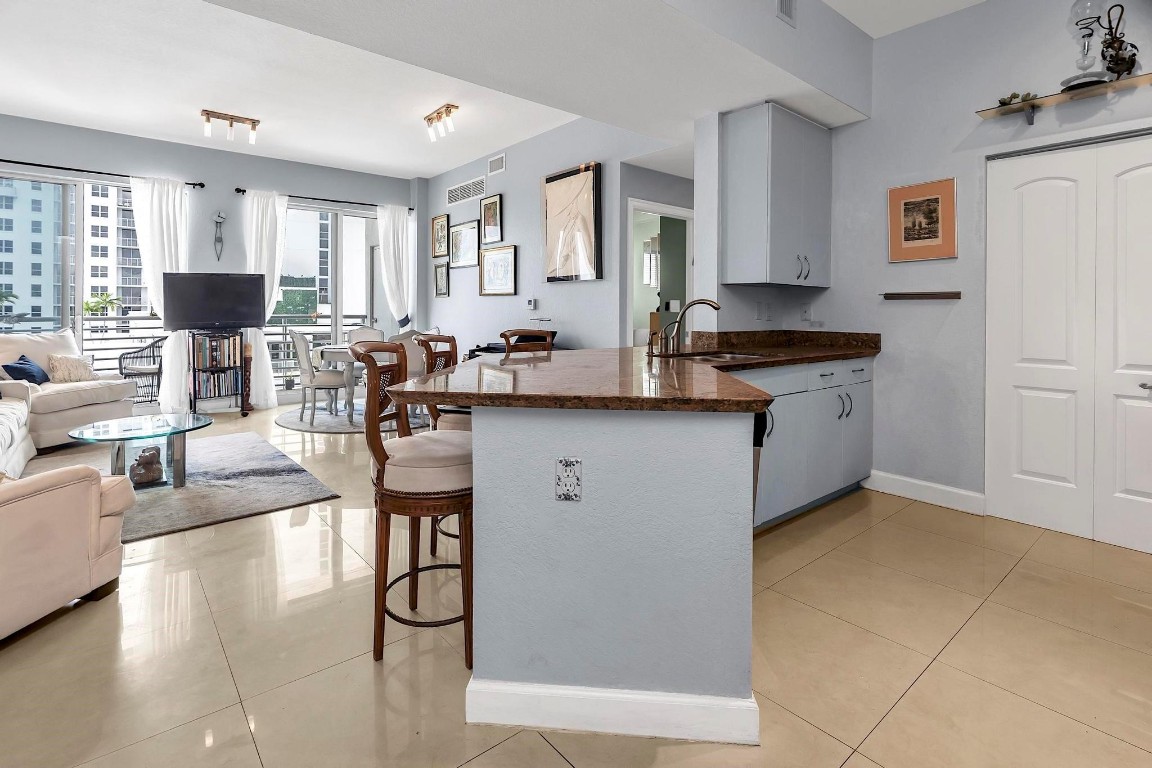 RADIUS CONDO - Residential