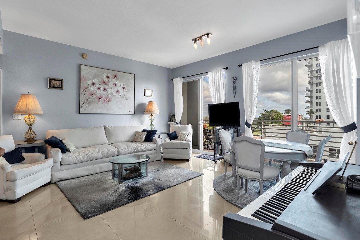 RADIUS CONDO - Residential