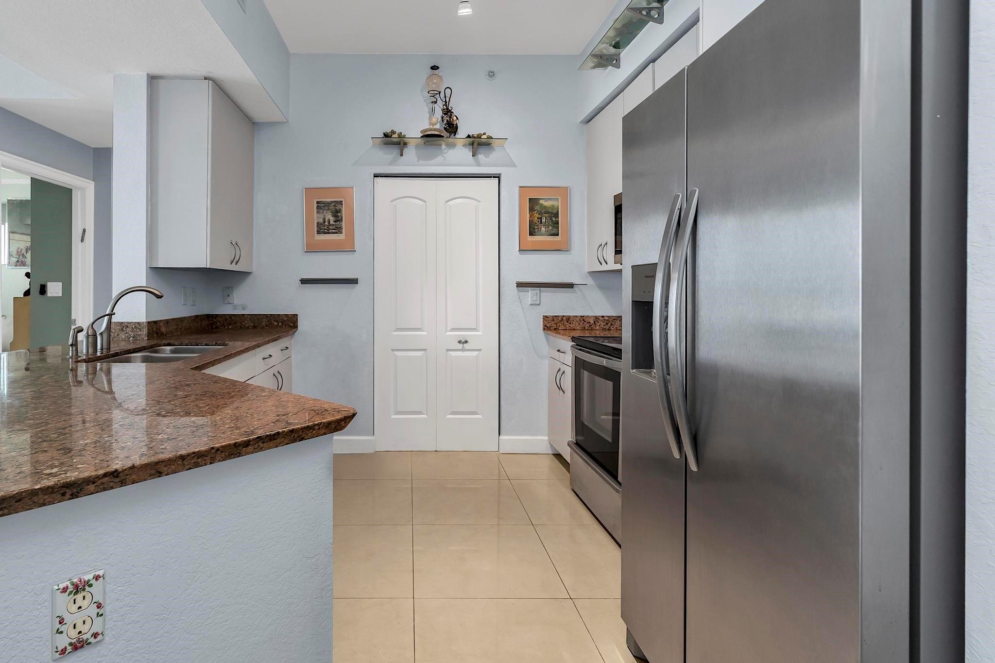 RADIUS CONDO - Residential