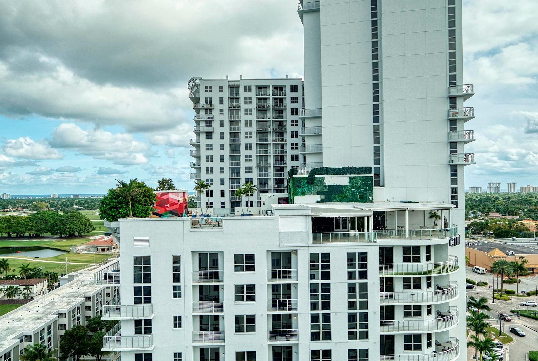 RADIUS CONDO - Residential