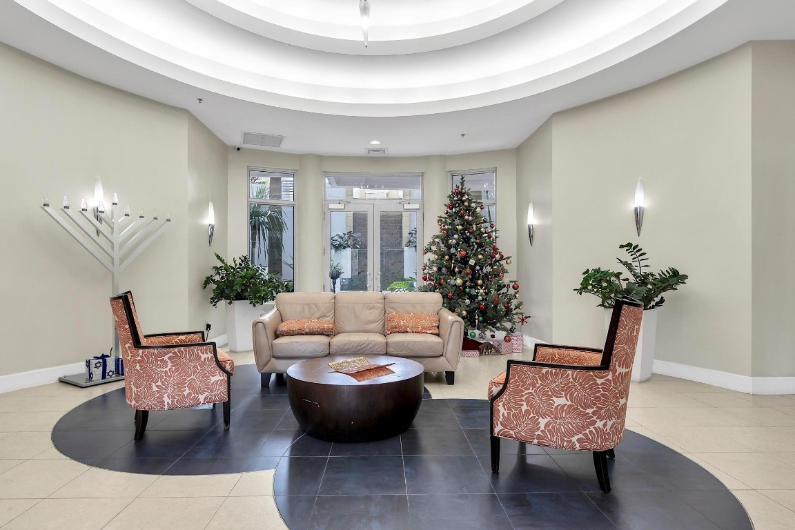 RADIUS CONDO - Residential