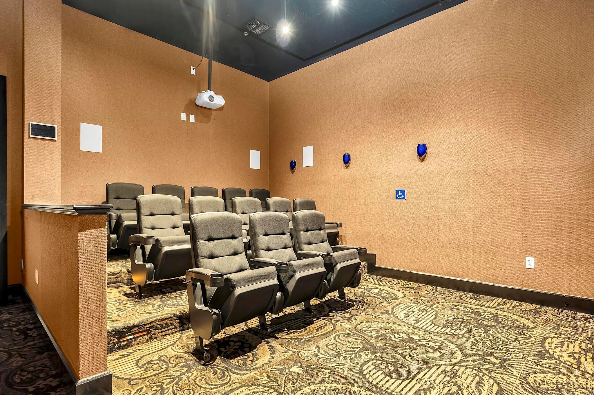 RADIUS CONDO - Residential