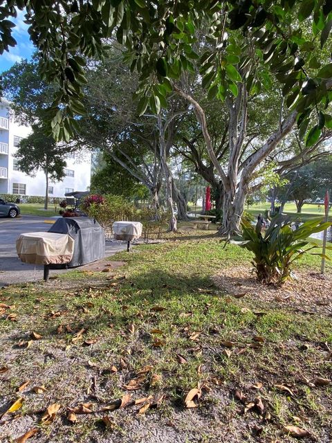 A home in Deerfield Beach