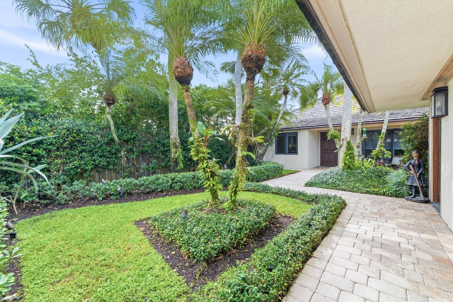 2083 WIGHTMAN Drive