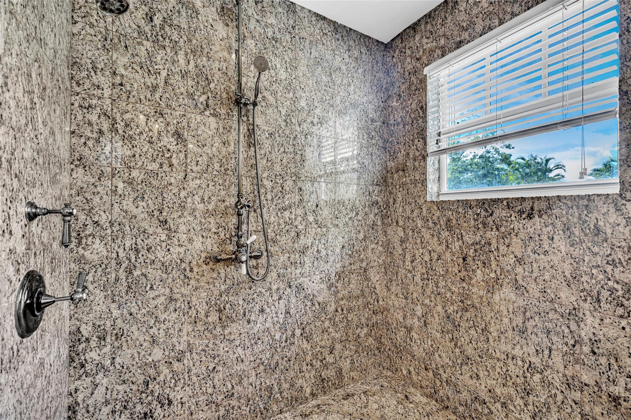 VICTORIA PARK CORR AMEN P - Residential