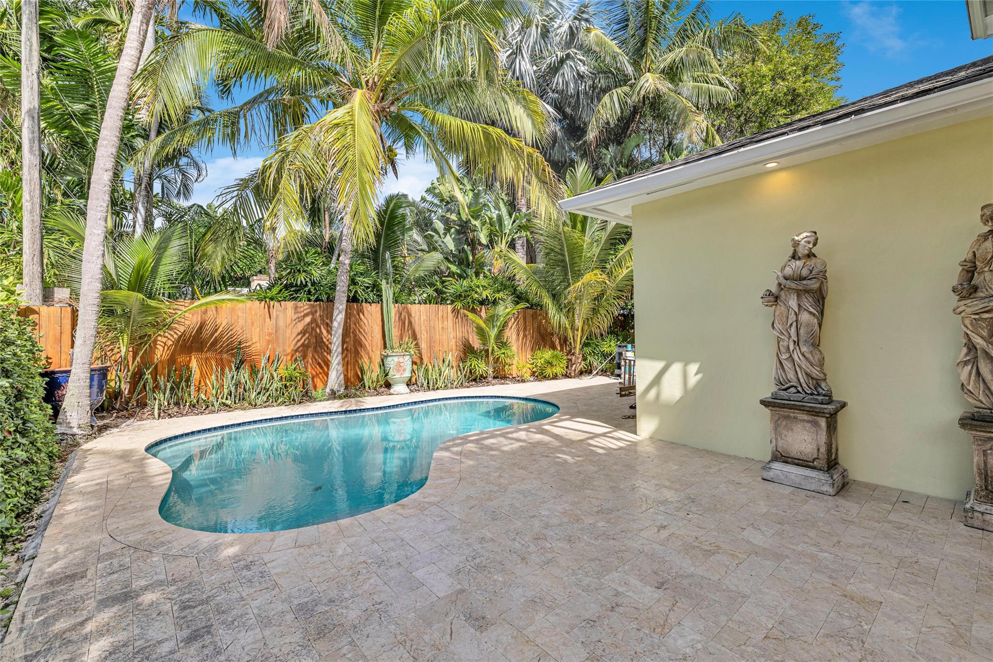 VICTORIA PARK CORR AMEN P - Residential