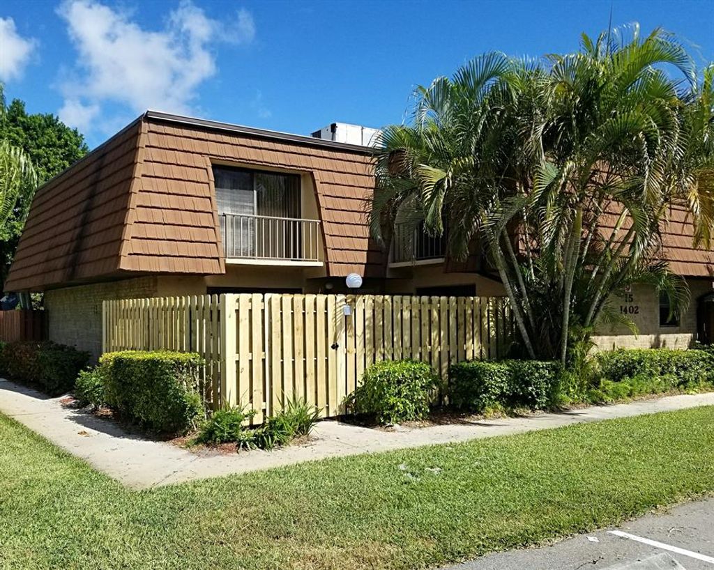 Photo of 1402 Nebraska Avenue #15b, Fort Pierce, FL 34950 (MLS # R10756627)