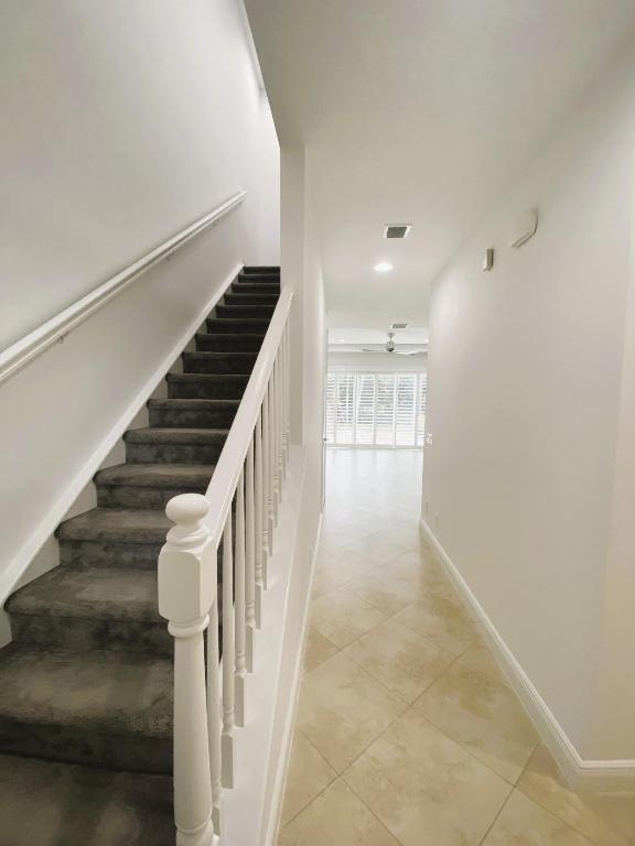 PALOMA - Residential Lease