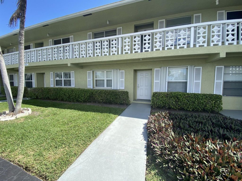 Photo of 1020 Citrus Way #103, Delray Beach, FL 33445 (MLS # R10963850)