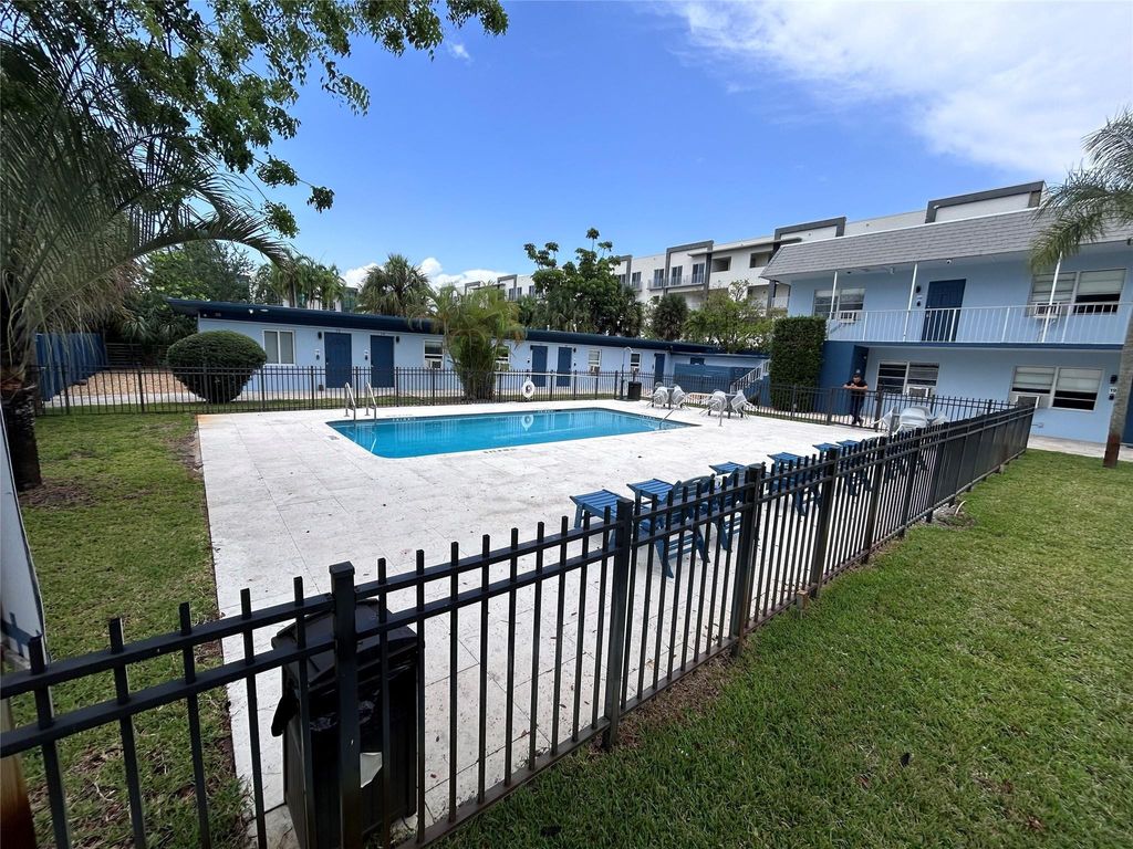 Photo of 1020 N Victoria Park Road #19, Fort Lauderdale, FL 33304 (MLS # F10542679)