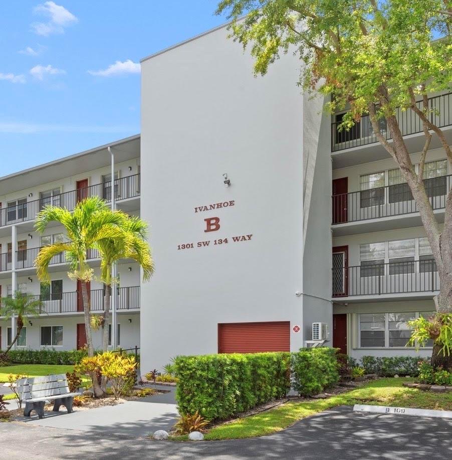 Paradise awaits! Bright and beautiful first floor unit with spectacular water view. Lovely galley kitchen complete with stainless appliances. IMPACT WINDOWS. Enjoy your coffee or happy hour on the screened lanai overlooking the fabulous waterscape. Unit has transferable warranty that includes repair and/or full replacement of all major kitchen appliances, the tankless water heater, air handler, sinks, commode, and condensing unit. Community boasts luxurious clubhouse complete with theater, bingo, billiards, pool, sauna, gym, golf, tennis, pickleball, courtesy bus and so much more! Ideal location, minutes from shopping and popular restaurants. Won’t last!