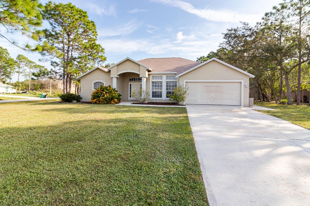 Photo of 5601 NW Scepter Drive, Port Saint Lucie, FL 34983 (MLS # R10944870)