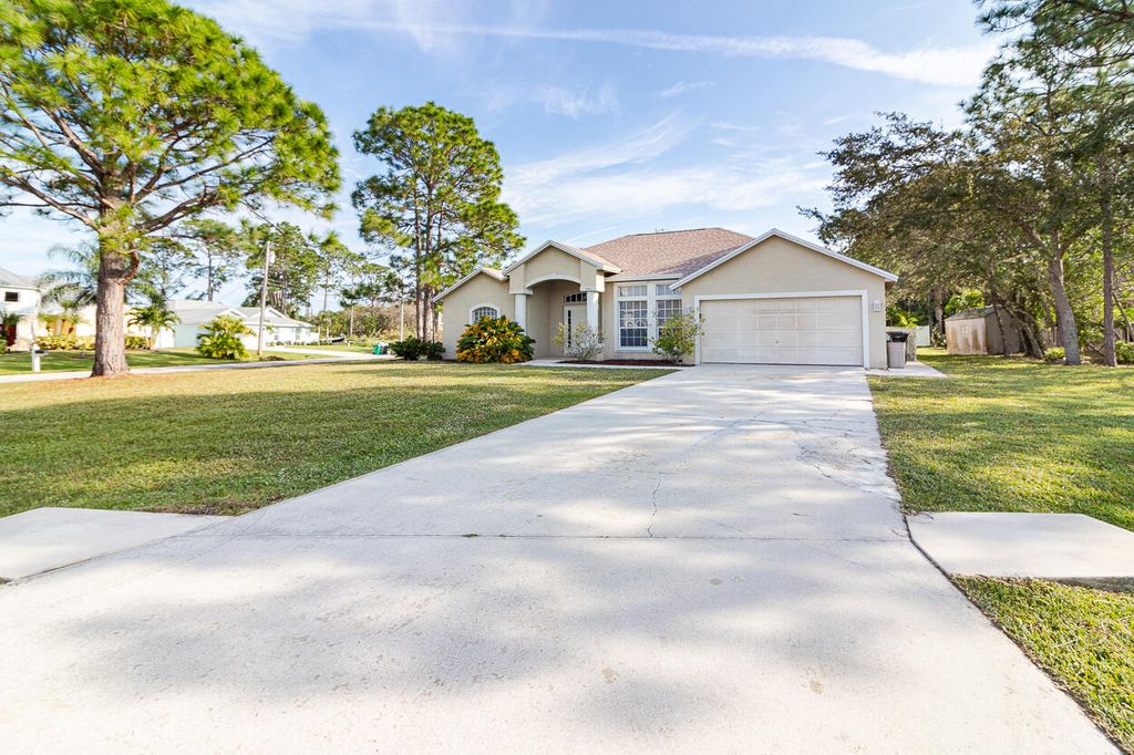 Photo of 5601 NW Scepter Drive, Port Saint Lucie, FL 34983 (MLS # R10944870)