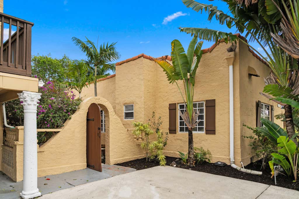 Photo of 735 Colonial Road, West Palm Beach, FL 33405 (MLS # B26059915)