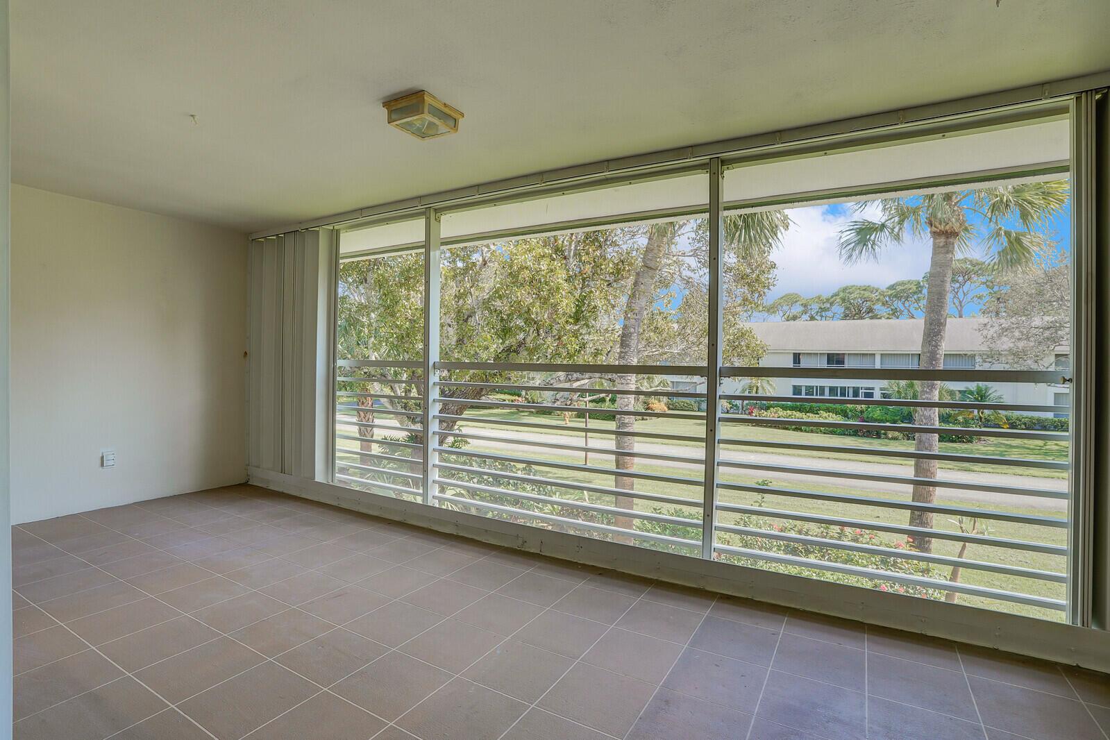 TEQUESTA GARDEN CONDO 6 - Residential