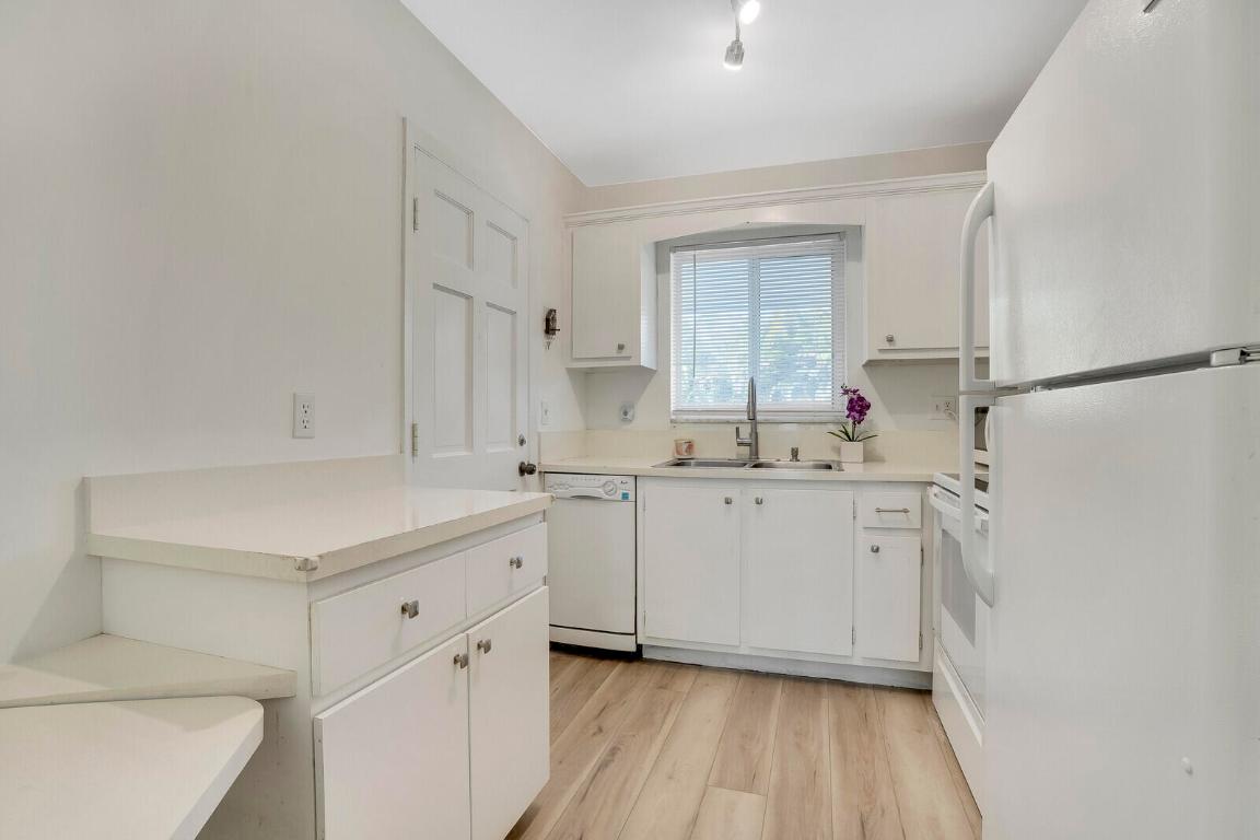 TEQUESTA GARDEN CONDO 6 - Residential