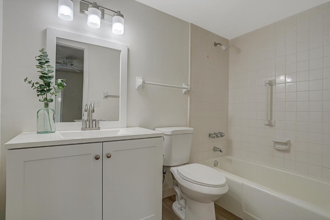 TEQUESTA GARDEN CONDO 6 - Residential