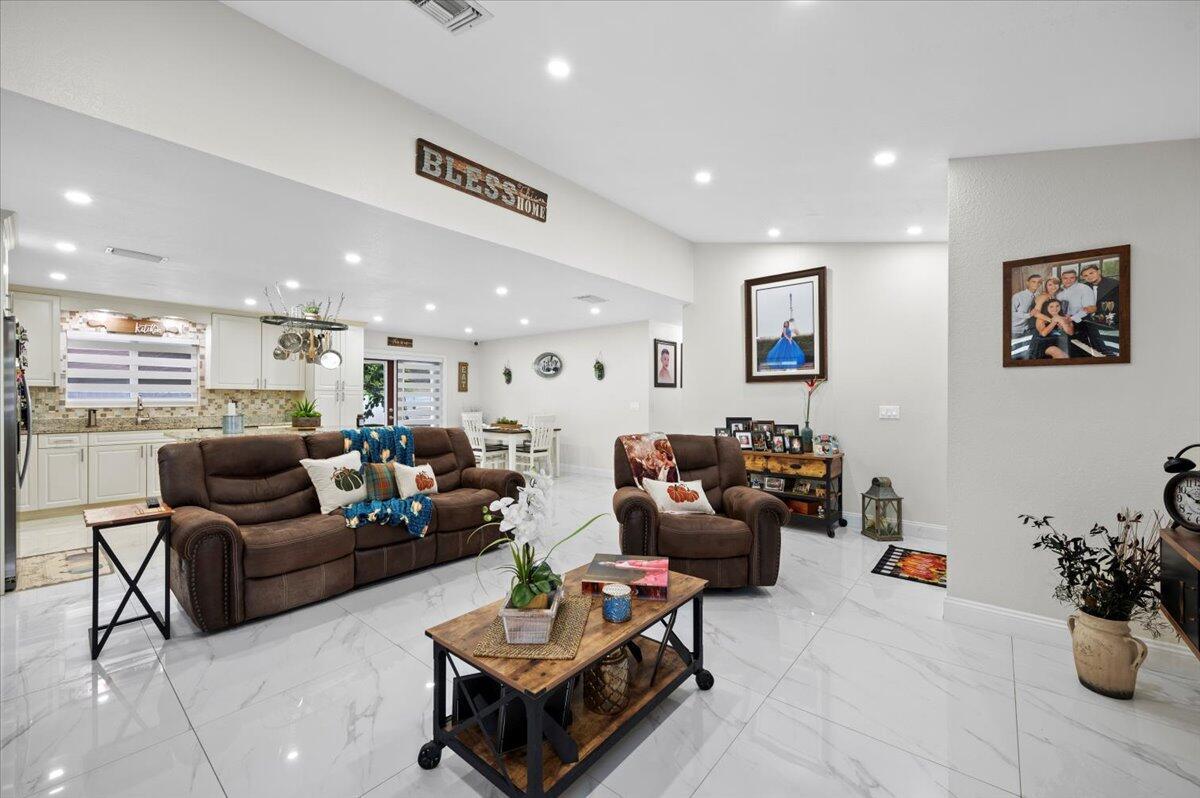 FOREST HOMES 3 - Residential