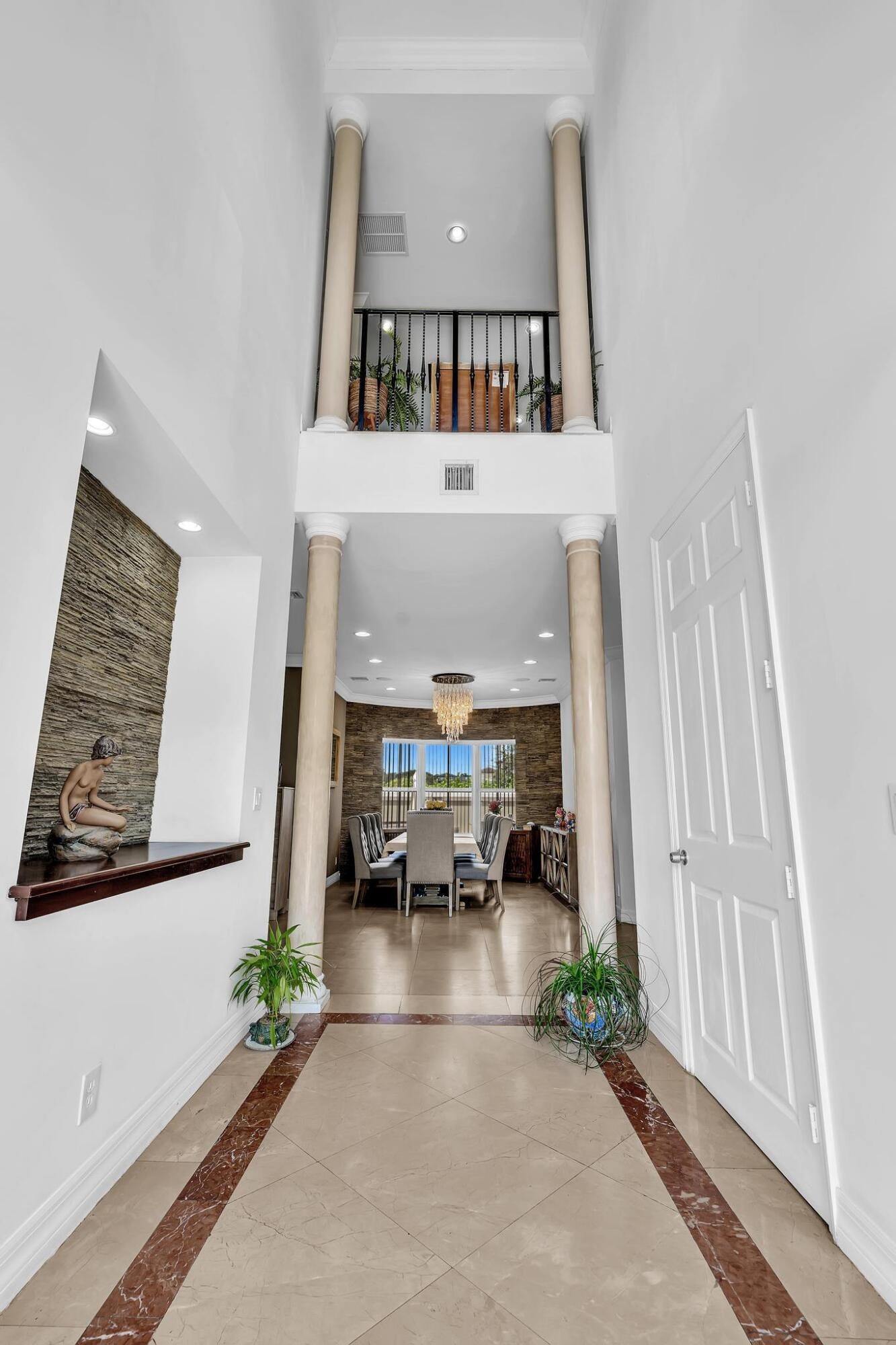 3521 FOREST VIEW Circle