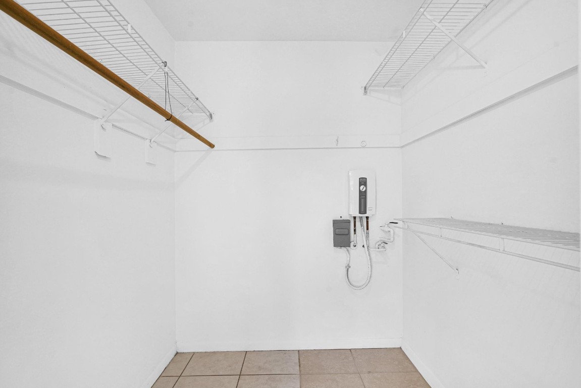 MANOR GROVE VILLAGE NO 1 - Residential Lease