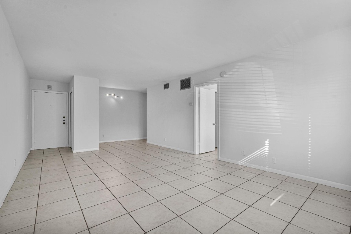 MANOR GROVE VILLAGE NO 1 - Residential Lease